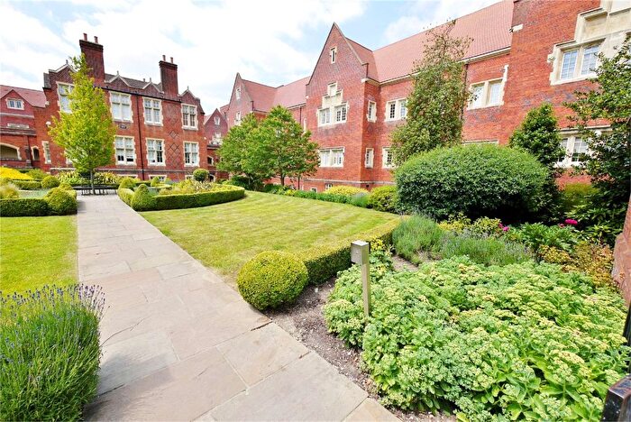 2 Bedroom Flat For Sale In Kavanagh Court, The Galleries, Warley, Brentwood, CM14
