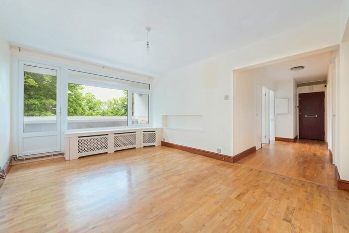 2 Bedroom Flat To Rent In Allenford House, Tunworth Crescent, SW15