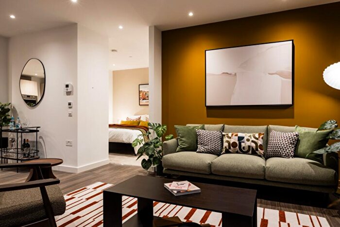 Flat To Rent In Bloom West, Nine Elms Ln, Nine Elms, London, SW11