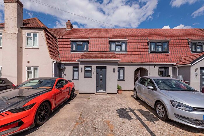 2 Bedroom Semi-Detached House For Sale In Elliman Avenue, Slough, SL2