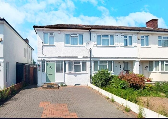 3 Bedroom End Of Terrace House For Sale In Waverley Road, Rayners Lane, Harrow, HA2