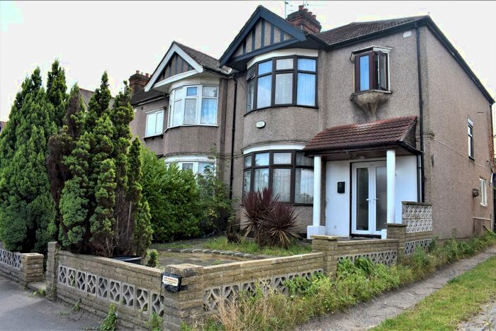 4 Bedroom Terraced House To Rent In Eastern Avenue, Barkingside, IG4