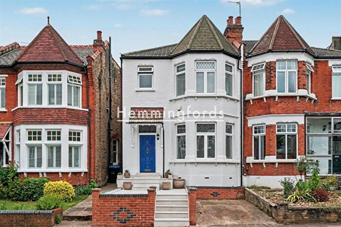 3 Bedroom Semi-Detached House To Rent In Ulleswater Road, Southgate, N14