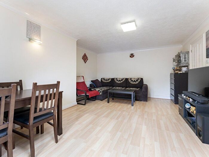 2 Bedroom Flat For Sale In Grange Road, Sutton, SM2