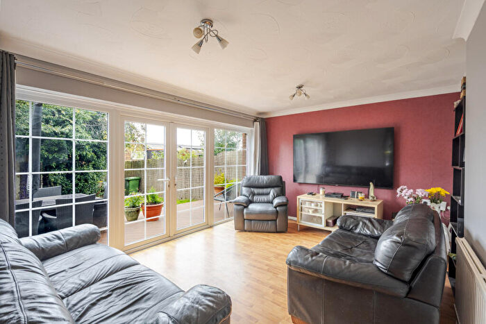 4 Bedroom Detached House For Sale In Roseberry Avenue, Basildon, SS16