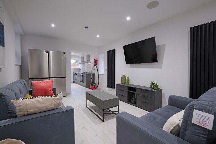 7 Bedroom House Of Multiple Occupation To Rent In Victoria Terrace, Swansea, Wales, SA1