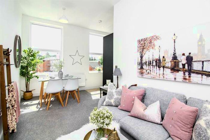 2 Bedroom Flat To Rent In Hales Road, Cheltenham, Gloucestershire, GL52