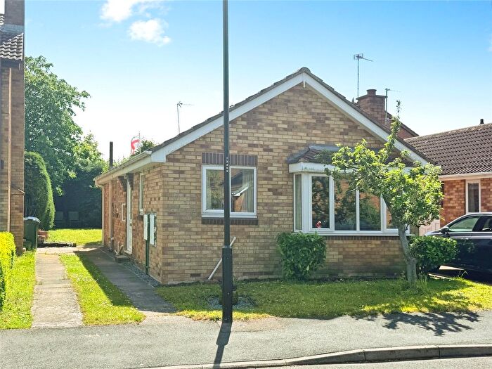 2 Bedroom Bungalow For Sale In Sunningdale Close, Doncaster, South Yorkshire, DN4
