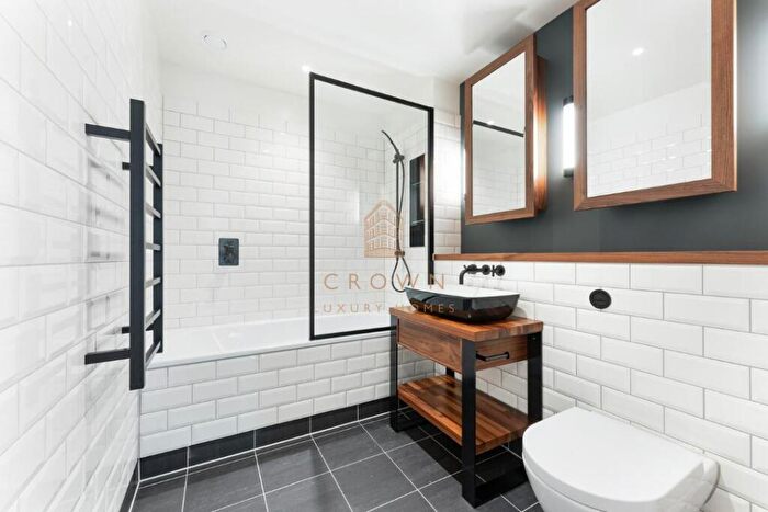 2 Bedroom Apartment To Rent In Merino Gardens, London Dock, E1W