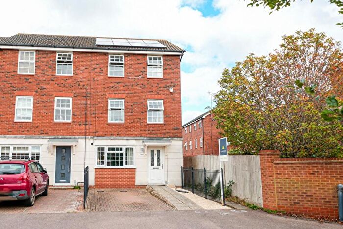 3 Bedroom End Of Terrace House For Sale In Palmer Crescent, Leighton Buzzard, LU7