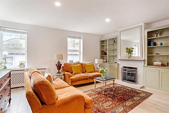 2 Bedroom Flat To Rent In Baker Street, Weybridge, KT13