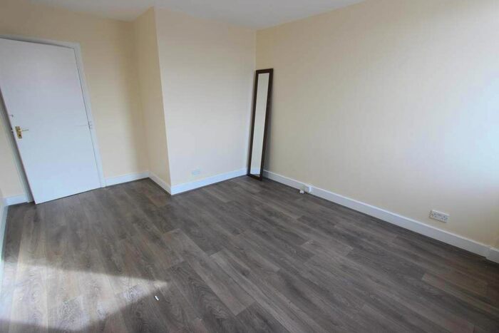 1 Bedroom Flat To Rent In North End Road, London, W14