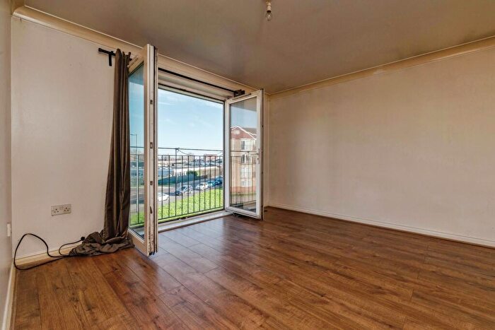 2 Bedroom Flat For Sale In Dock Road, Tilbury, RM18