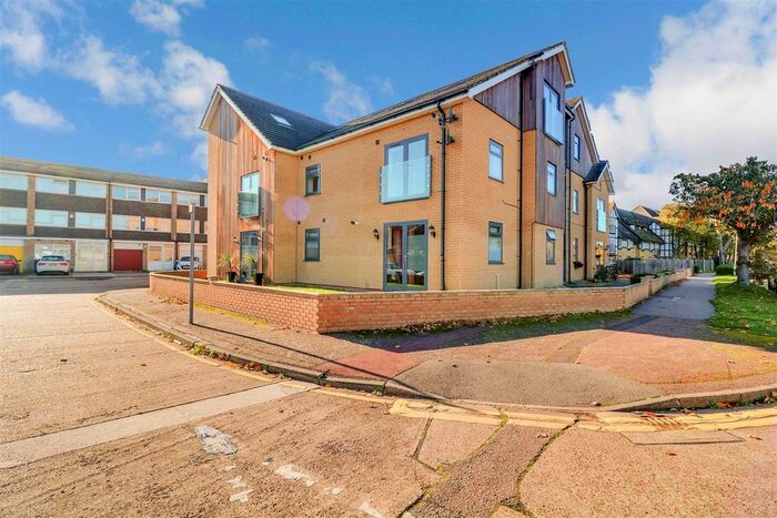 5 Bedroom Flat For Sale In Barnstaple Road, Southend-On-Sea, SS1