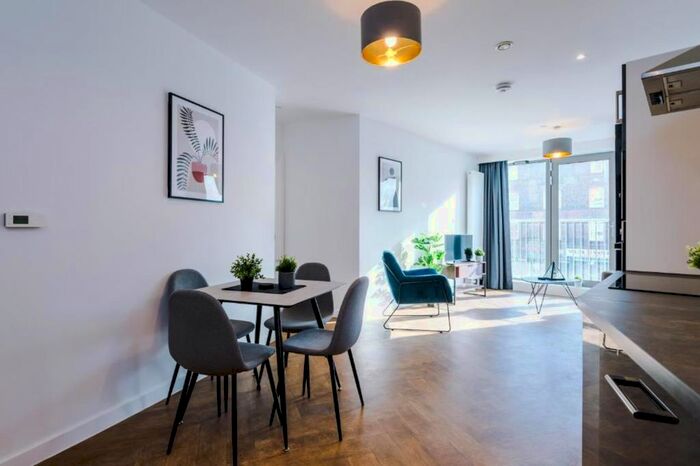 2 Bedroom Flat To Rent In Oldham Road, Manchester, M4