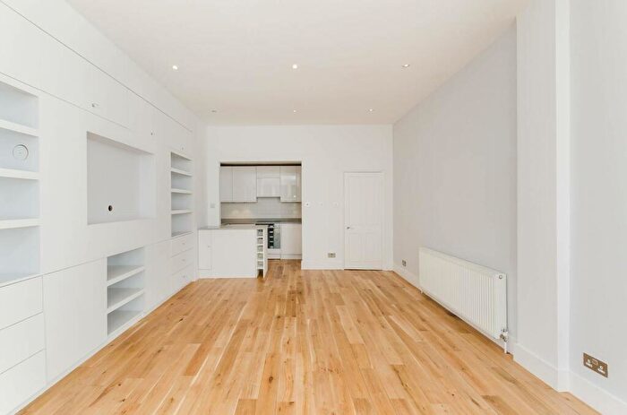 1 Bedroom Flat To Rent In Lambolle Road, Belsize Park, London, NW3