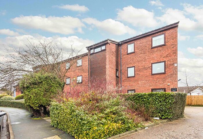 2 Bedroom Flat For Sale In Rowlands Close, Mill Hill, NW7