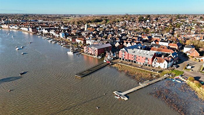 2 Bedroom Flat For Sale In River Facing, Wivenhoe, CO7