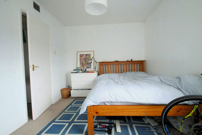 2 Bedroom Flat To Rent In Adelaide Court, Beckenham, BR3