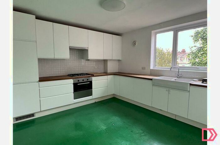 2 Bedroom Flat To Rent In Kenilworth Lodge, Waverley Road, London, N8