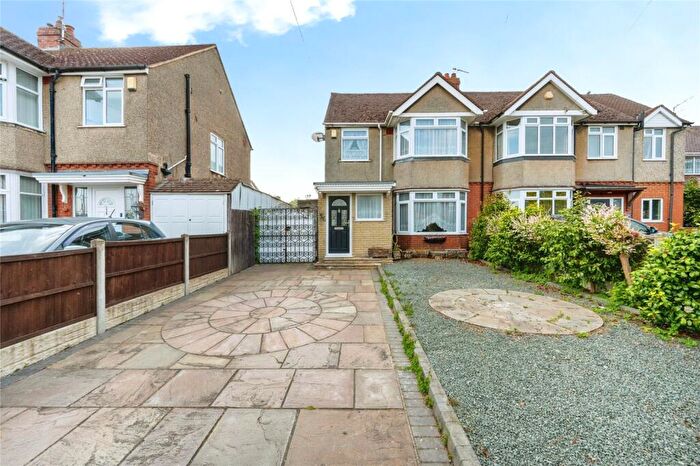 3 Bedroom Semi Detached House For Sale In Ashcroft Road, Luton, Bedfordshire, LU2