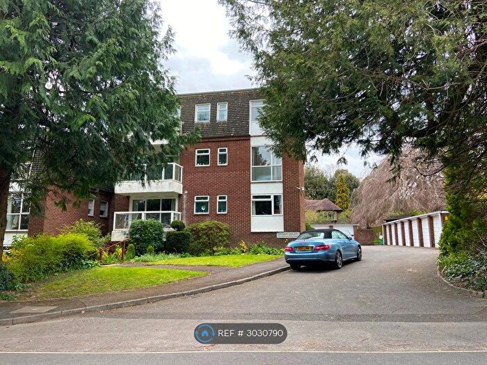 2 Bedroom Flat To Rent In Cedar Court, Winchester, SO23