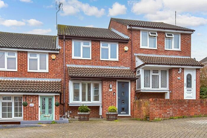 2 Bedroom Terraced House For Sale In Arethusa Road, Rochester, Kent, ME1