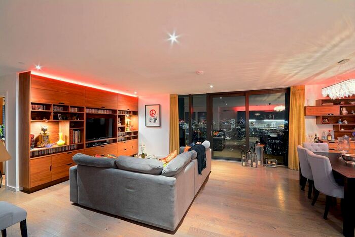 3 Bedroom Flat To Rent In St Gabriel Walk, Elephant And Castle, SE1