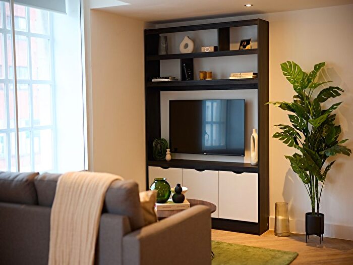 1 Bedroom Flat To Rent In Apt, Live Oasis Eastgate #, LS2