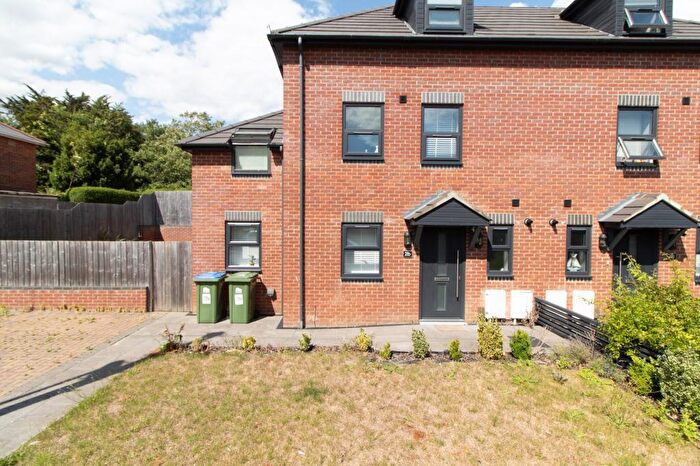 4 Bedroom Semi-Detached House To Rent In Harrison Road, Southampton, SO17