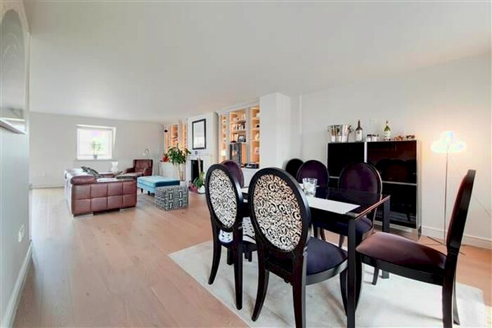 3 Bedroom Flat To Rent In Queens Gate, London, SW7