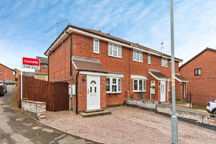 2 Bedroom End Of Terrace House For Sale In Holly Close, Grantham, NG31