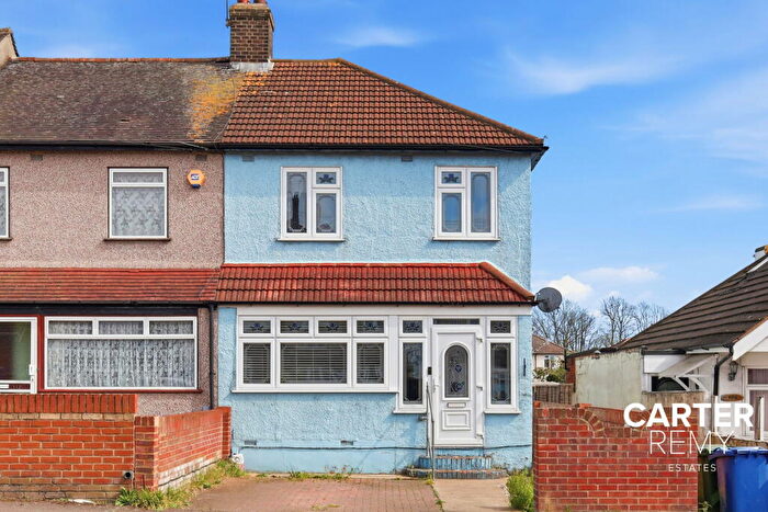 3 Bedroom End Of Terrace House For Sale In Palmerston Road, Grays, RM20