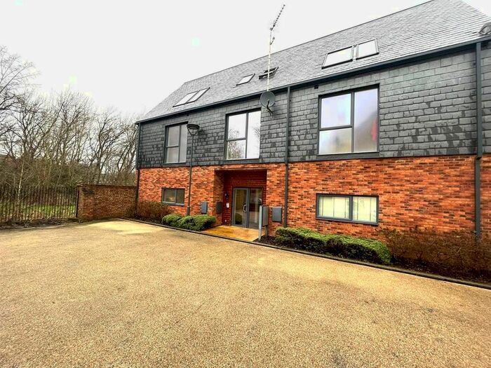 1 Bedroom Flat To Rent In Wellington House, Newall Close, Uxbridge, Middlesex, UB10