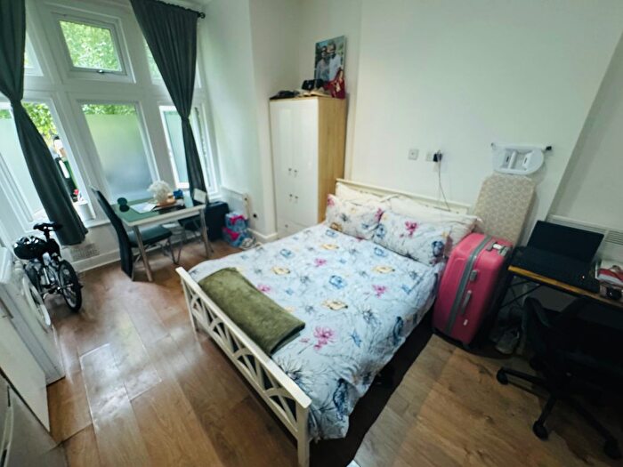 Studio To Rent In Fentiman Road, London, SW8