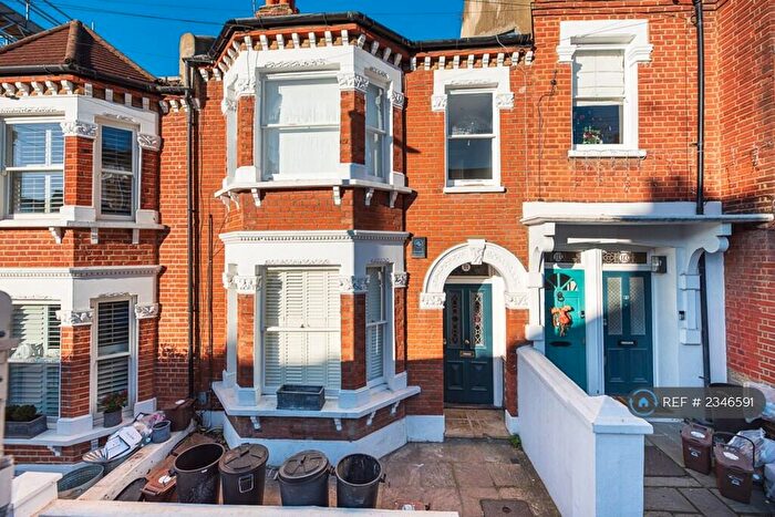 2 Bedroom Flat To Rent In Kelmscott Road, London, SW11