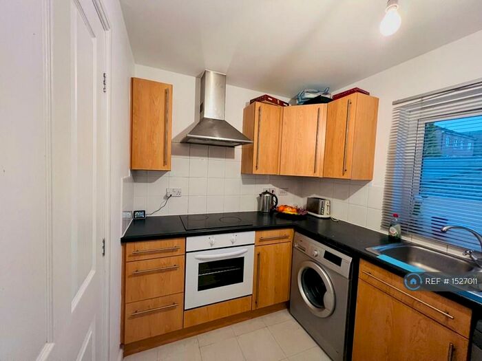 2 Bedroom Maisonette To Rent In Saddlecote Close, Manchester, M8