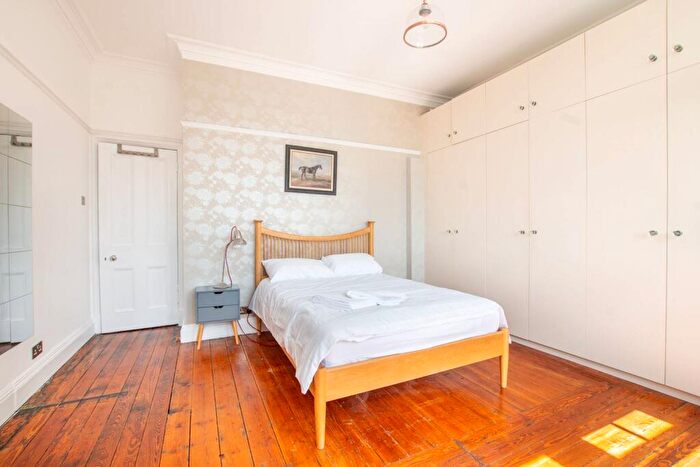 2 Bedroom Flat To Rent In Christchurch Avenue, Queen's Park, London, NW6