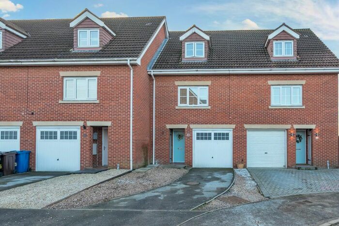 3 Bedroom Town House For Sale In Maple Drive, North Duffield, Selby, YO8