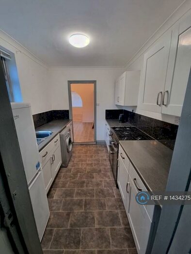 3 Bedroom Terraced House To Rent In Leads Road, Hull, HU7