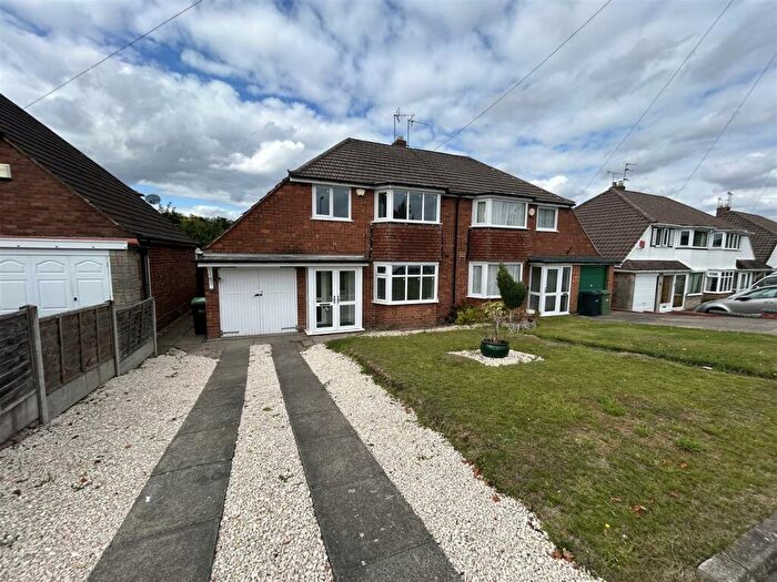 3 Bedroom Semi-Detached House To Rent In Bassnage Road, Halesowen, B63