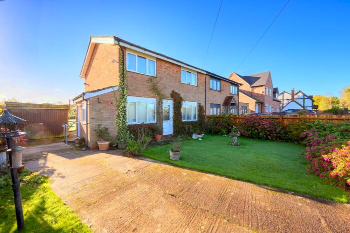 3 Bedroom Semi-Detached House For Sale In Aylesbury Road, Hockley Heath, B94