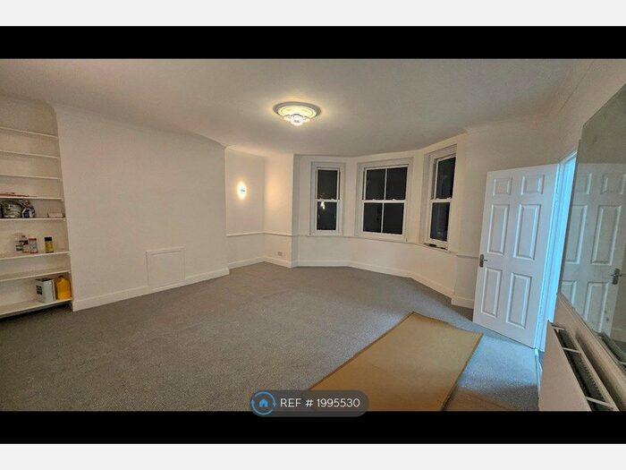 2 Bedroom Flat To Rent In Burley Court, Folkestone, CT20