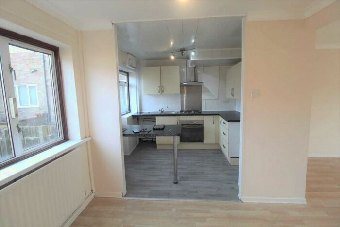 3 Bedroom End Of Terrace House To Rent In Redcroft Green, Newcastle, NE5