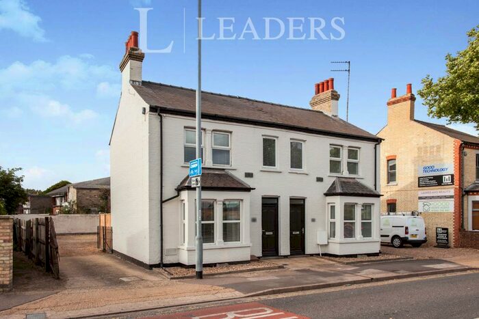 3 Bedroom Semi-Detached House To Rent In Newmarket Road, CB5