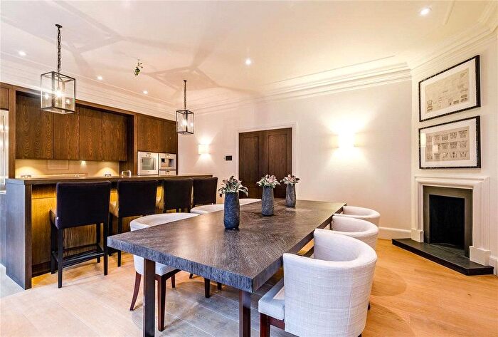 3 Bedroom Flat To Rent In Duke Street, London, W1K