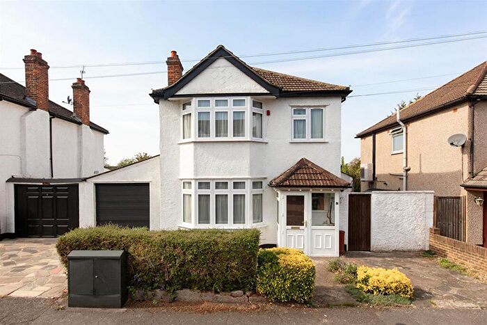 3 Bedroom Detached House For Sale In Barrow Avenue, Carshalton, SM5