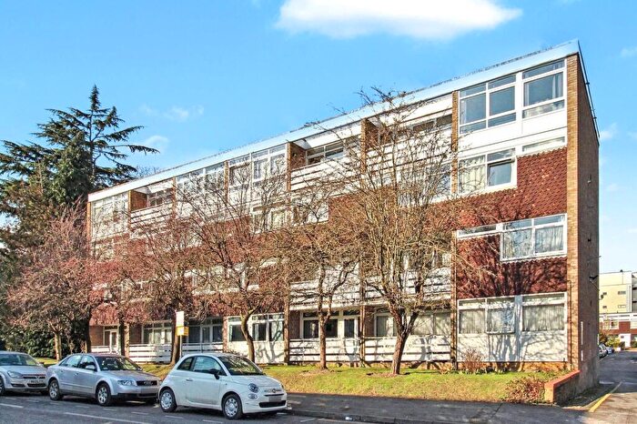 2 Bedroom Flat For Sale In Hill View Court, Woking, Surrey, GU22