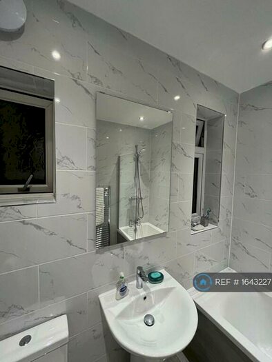 3 Bedroom Bungalow To Rent In Merrivale Avenue, Redbridge, IG4