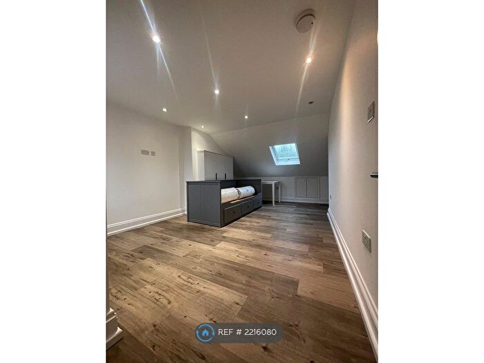 Studio To Rent In Huxley Road, London, N18